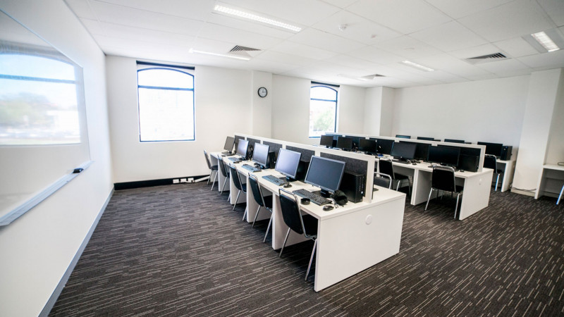 Language-Links-Perth-Laboratorio-de-Informatica